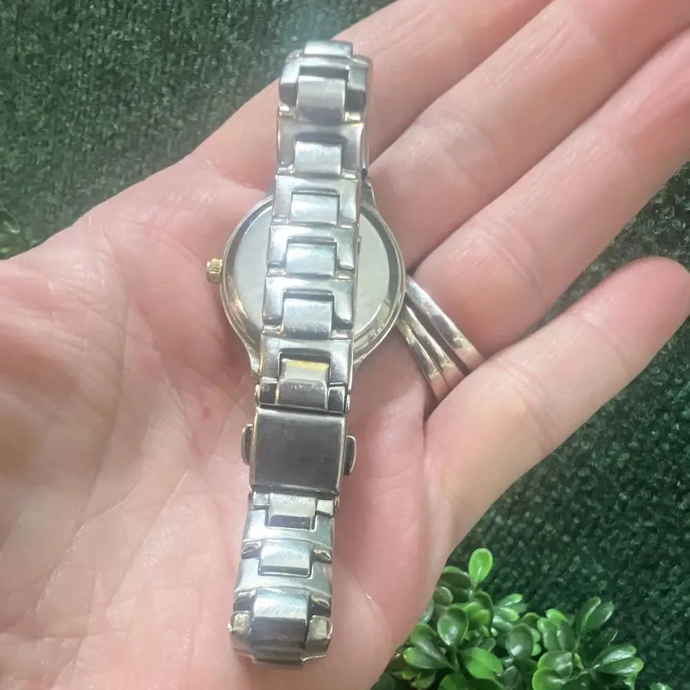 Women’s Analog Date Wristwatch Silver Dial Silver Metal Bracelet Gold Tone
